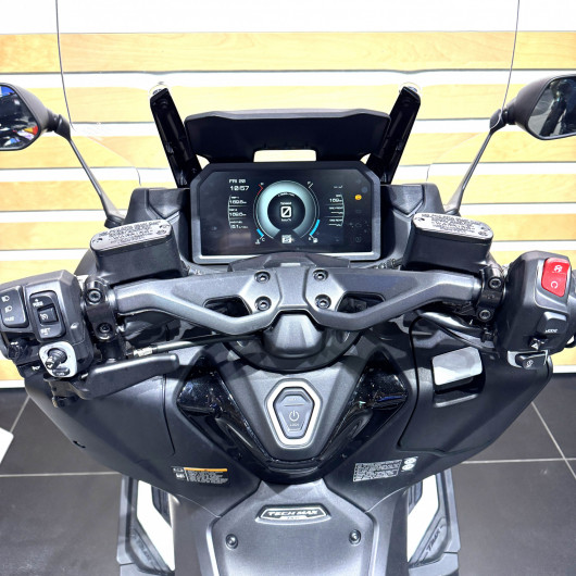 Scooter YAMAHA XP T-MAX 560 TECH MAX occasion