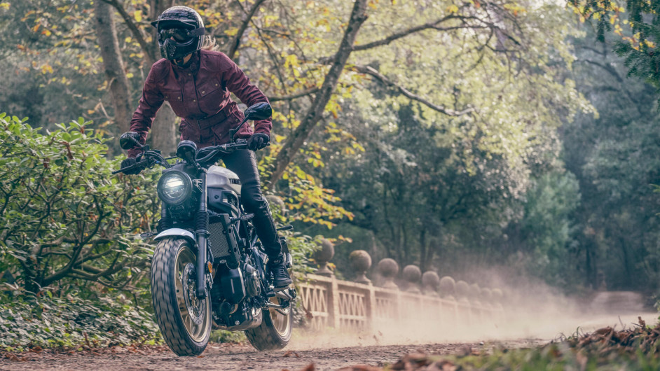 Moto YAMAHA XSR 700 LEGACY neuve
