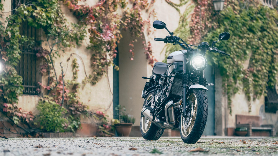 Moto YAMAHA XSR 700 LEGACY neuve
