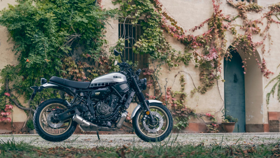 Moto YAMAHA XSR 700 LEGACY neuve