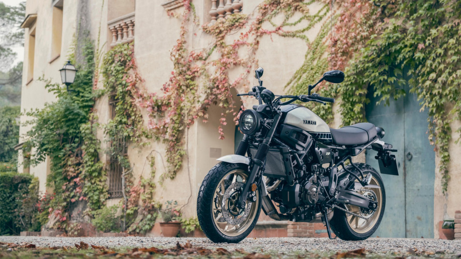 Moto YAMAHA XSR 700 LEGACY neuve
