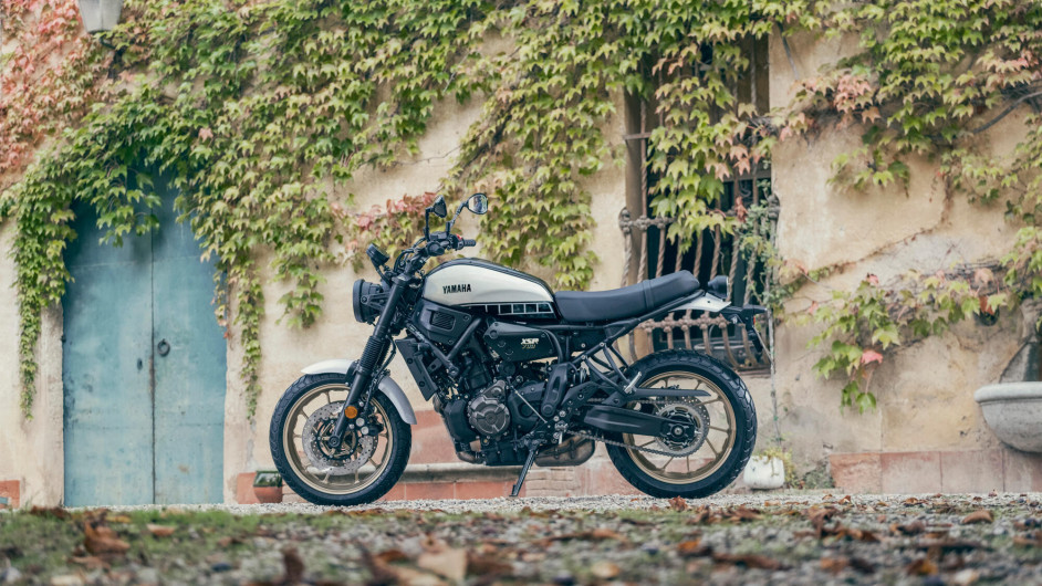 Moto YAMAHA XSR 700 LEGACY neuve