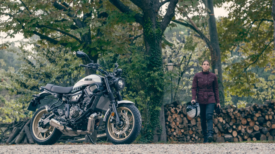 Moto YAMAHA XSR 700 LEGACY neuve