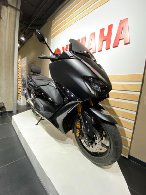 TMAX 560 Black